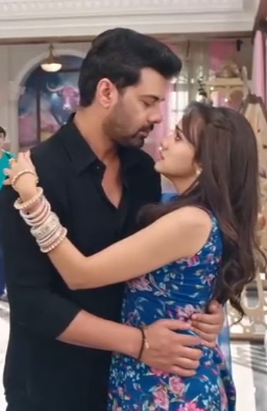 And someone again shouted, ‘Hot!’ 😏
#KaYu 
#UfffYehLoveHaiMushkil