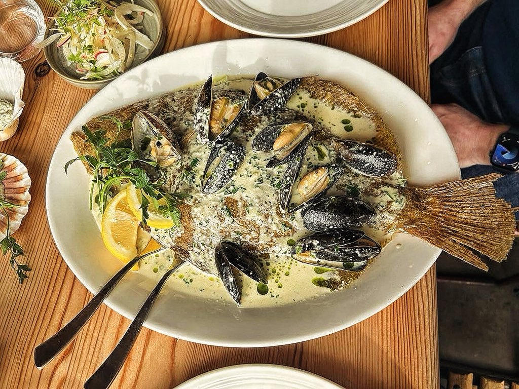 Beautiful Brixham brill to share back on the menu tonight with a cider, clam and cockle cream🥂

#brill #freshisbest #thescallopshell