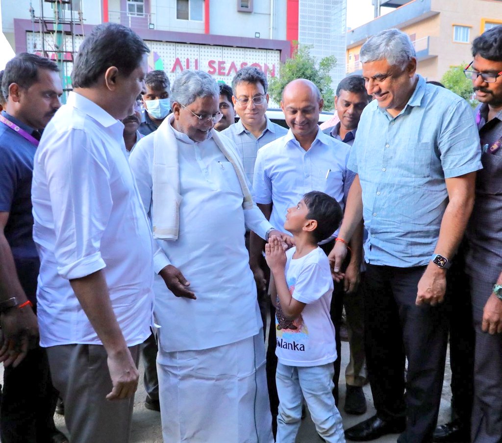 rajeevgowda's tweet image. Karnataka’s Congress government is committed to addressing the concerns of our people. Under CM @siddaramaiah and DCM @DKShivakumar, we are working to fix Bengaluru&apos;s urban challenges. The solutions require long-term vision and urgent action. We are working on both fronts! 

I…