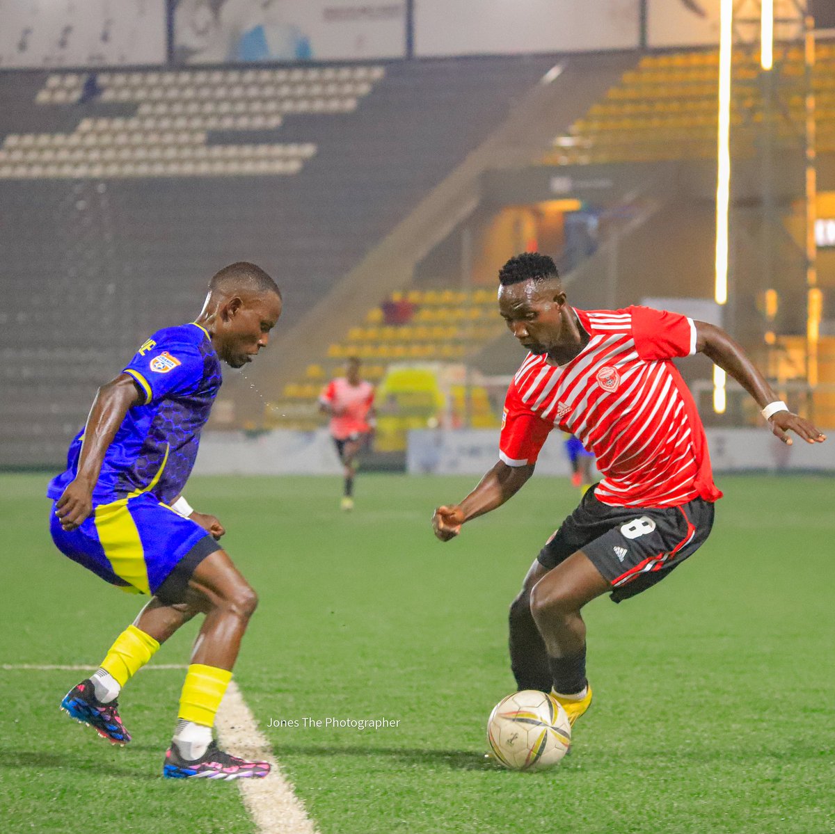 JonesUg256's tweet photo. A hard-fought battle under the Nakivubo lights—Express edge it 1–0!#StarTimesUPL #UgandaPremierLeague #ExpressFC #Nakivubo #EveryMatchMatters #UGFootball #TouchlineTactics https://t.co/W1gQXPitYG