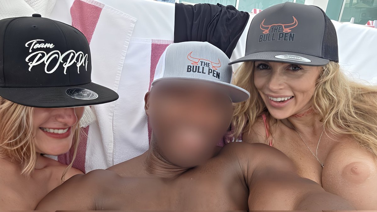 Relaxing by the pool with these two hotties. 
<a href="/FreyadeVries/">Freya de Vries</a>  <a href="/HuneyBaked/">Danielle Renae</a>