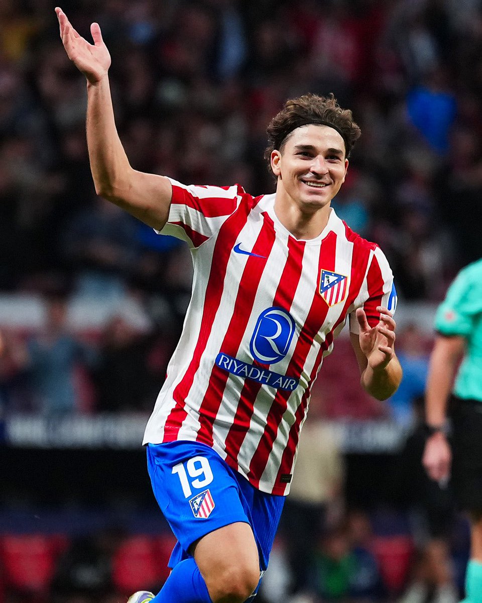 Lo que acaba de hacer Julián Álvarez, por favor. 

Actualizamos el dato: 5 goles al Real Madrid. Un pibe de Calchín tiene de hijo al club más ganador del planeta.