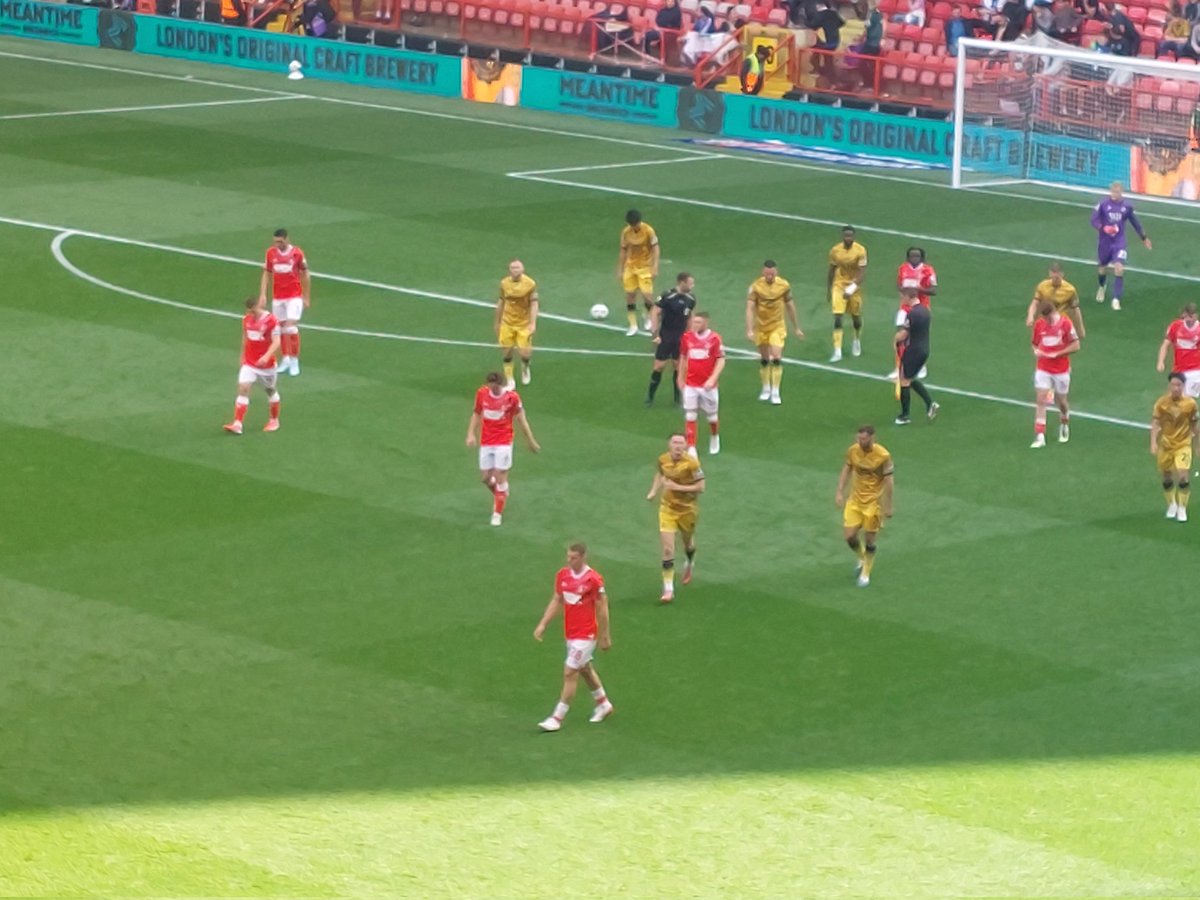 Halftime at The Valley <a href="/CAFCofficial/">Charlton Athletic FC</a> 1 <a href="/Rovers/">Blackburn Rovers</a> 0 Gillesphey goal on the half hour separates the teams on a bright Saturday afternoon.