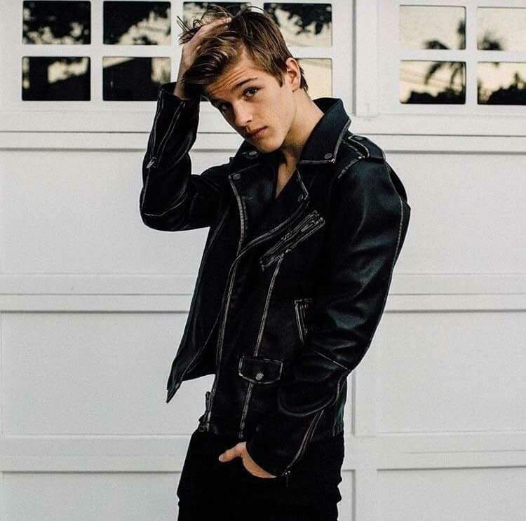 I would like to see my character tristen to be in a descendant universe
