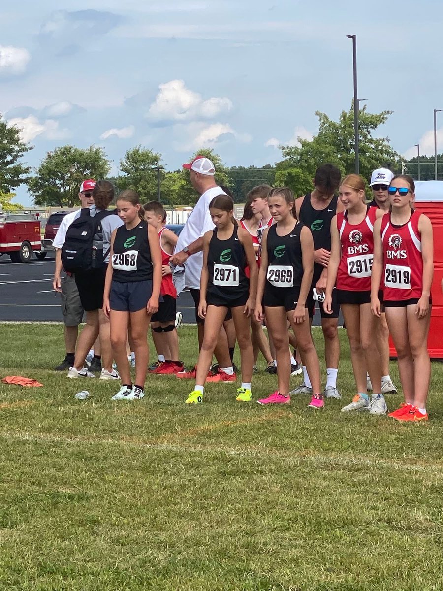 jen_skor's tweet photo. @ColumbiaAth @RaiderMiddle @raider_boosters Columbia XC Teams. Great Running! https://t.co/BaWrkIbA8b