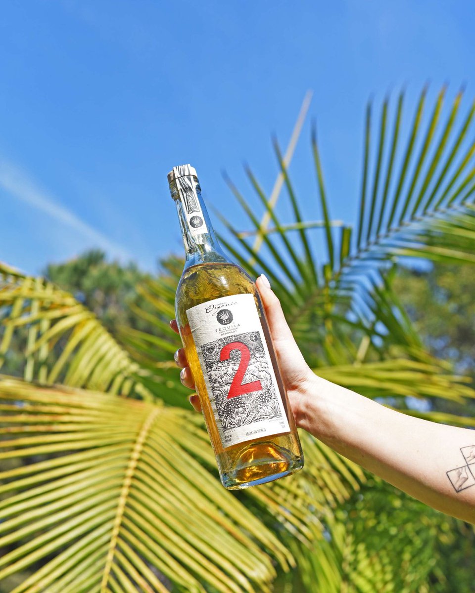 A bottle that speaks of tradition. Our organic Reposado carries the warmth of oak in every sip.

#organictequila #123tequila #tequilaman #tequilalovers #luxuryspirits #tequilalife