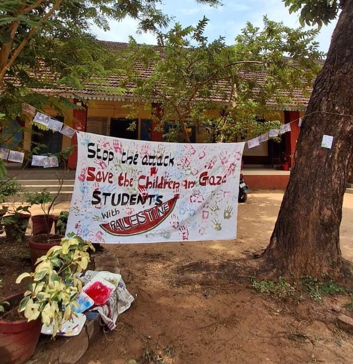 aidsokerala's tweet image. തൃശ്ശൂർ പി ഭാസ്കരൻ മെമ്മോറിയൽ ഹയർ സെക്കൻഡറി സ്കൂളിൽ വിദ്യാർഥികൾ സംഘടിപ്പിച്ച  പാലസ്തീൻ ഐക്യദാർഢ്യ പരിപാടി

#standwithpalestine #peopleofgaza #war #solidaritywithpalestine #gaza #palestine #saynotowar #aidso #aidsokerala