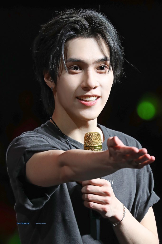 seaside928's tweet photo. 250814 NO Way OUT SHENZHEN
🎂🎂
#WayV #威神V #HENDERY #黄冠亨
#生日快乐0928黄冠亨  
#HAPPYHENDERYDAY https://t.co/4B9WfAi77g