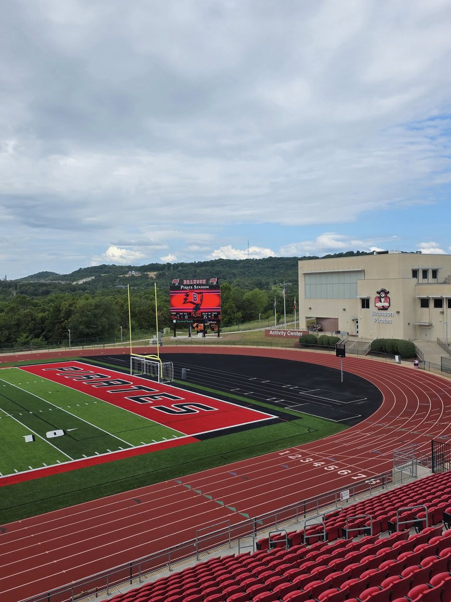 NevcoSports's tweet image. Big plays deserve a bold display — and the @BransonPirates in Branson, MO just delivered.🏈
With a new Nevco digital display, sound, and scoring system lighting up the field, game day will never be the same. 
#NevcoBuilt #DigitalDisplays #GameDayTech