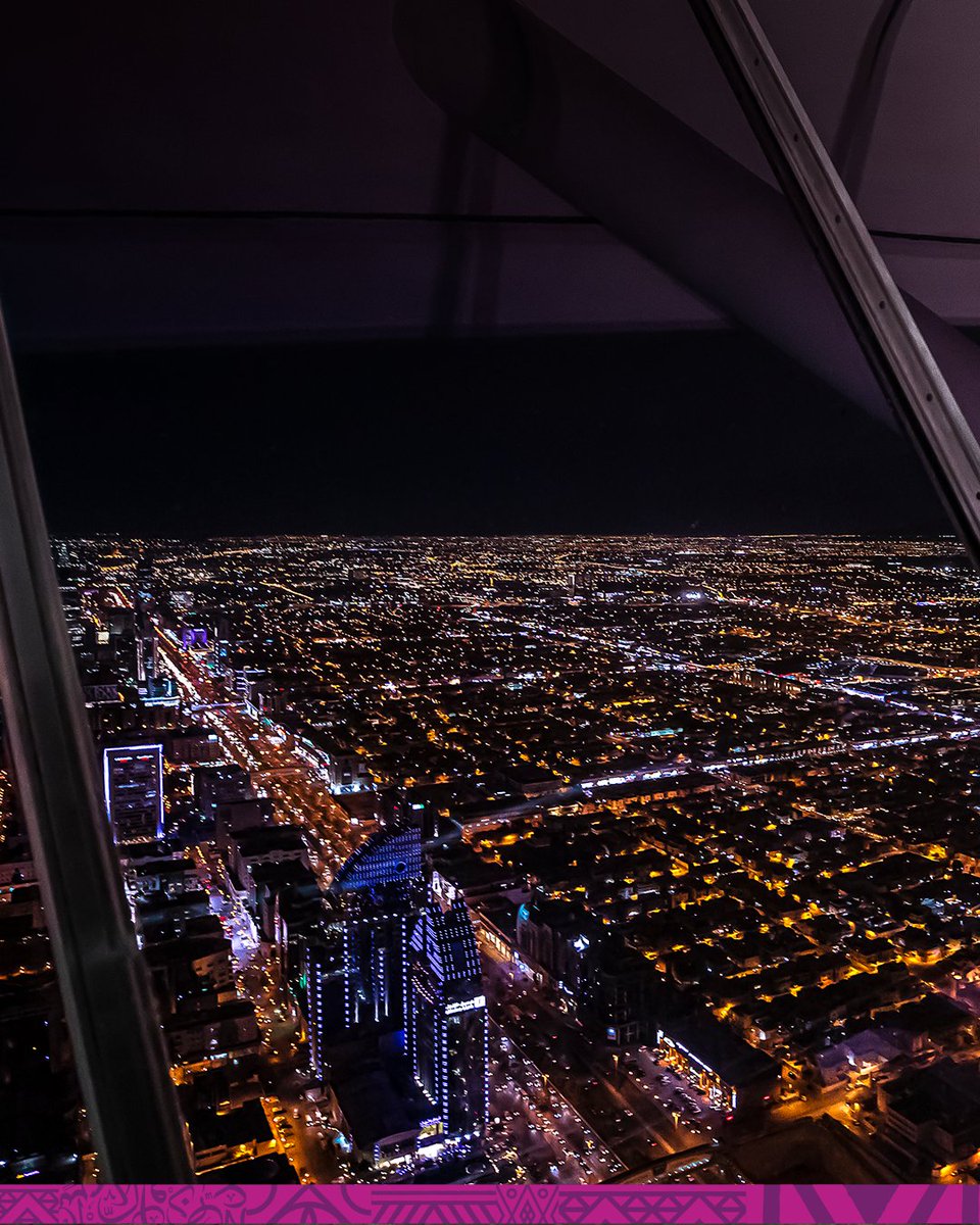 VisitSaudi's tweet image. Rise 300 meters and watch Riyadh rearrange into ribbons of light as sunset paints the skyline gold, at Sky Bridge, Kingdom Center.
Walk on glass panels and capture a view that sticks with you.
📍#Riyadh
Book your tickets today: visitsaudi.com/en/riyadh/attr…
#VisitSaudi