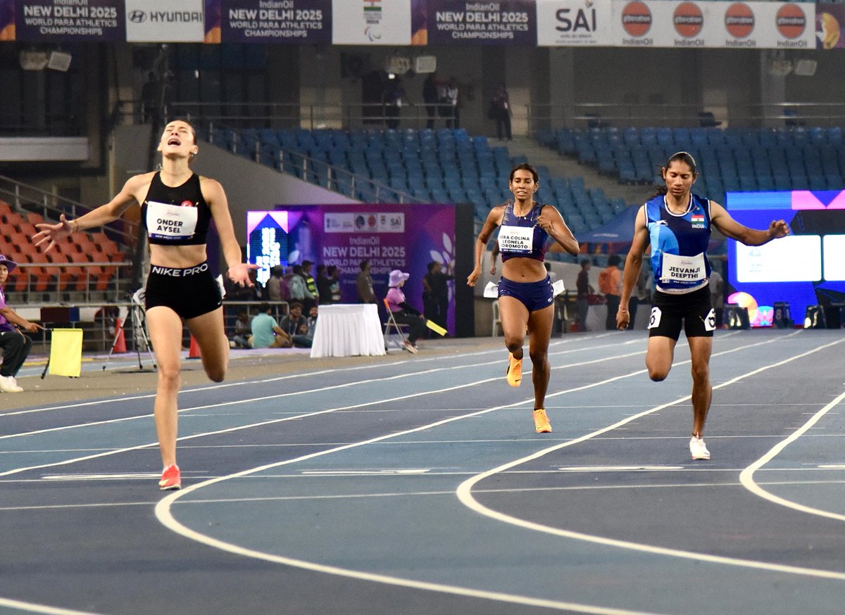 uniindianews's tweet image. #InPhoto | Deepthi Jeevanji competes in the Women’s 400m T20 Final on day one of the World Para Athletics Championships 2025 at Jawaharlal Nehru Stadium, Delhi.

(📸: Ritik Jain / UNI )

#DeepthiJeevanji | #Delhi | #JawaharlalNehruStadium | #WorldParaAthleticsChampionships2025