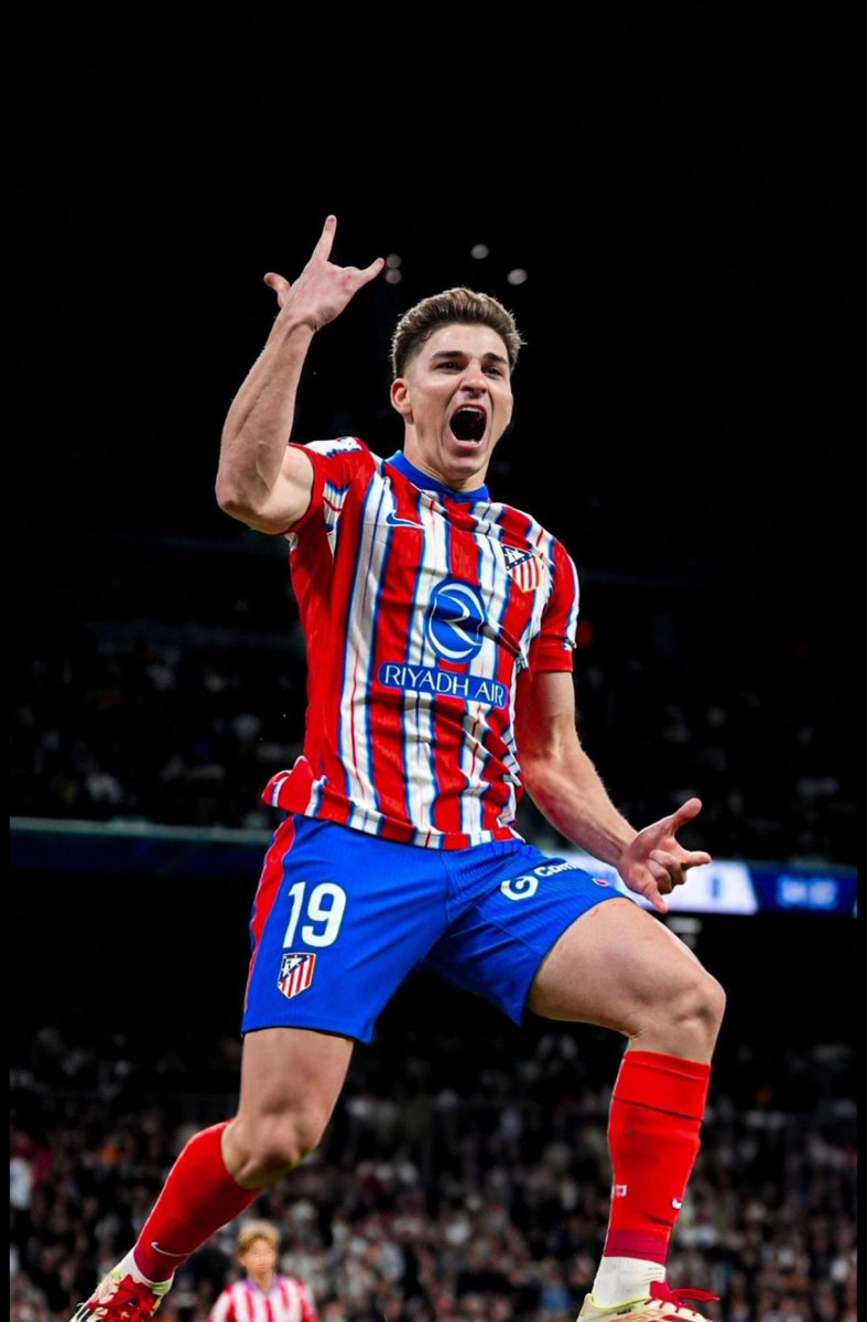 Modadi7's tweet image. آرژانتینی جماعت برای رئالی ها خوب پدری میکنن🤭😂