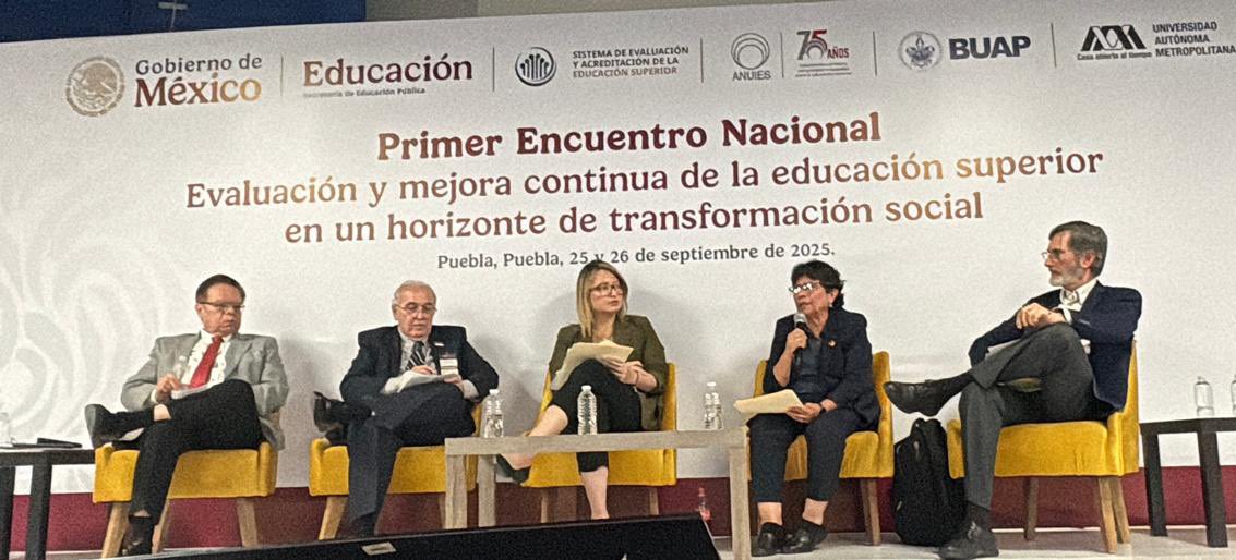 BlancaInguanzoA's tweet photo. Desde la SES participamos en el 1er Encuentro Nac de Evaluación y Mejora Continua.
En diálogo con las IEVA discutimos la evaluación y acreditación externas para el #SEAES: aportes valiosos, pero también desafíos para no perder de vista la diversidad y misión social de las IES. 🤓 https://t.co/QcLUnSV1Jh