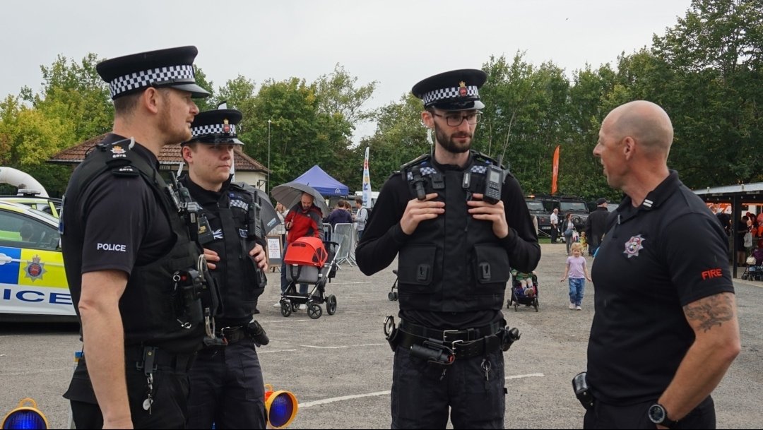 SurreySpecials's tweet image. Last weekend, we attended @BrooklandsMuseu Emergency Services Day to engage with the public and showcase the skills and equipment we use to keep you safe.

This included our displays from our Specialist Drone, Public Order and Roads Policing Units.

A great day had by all.