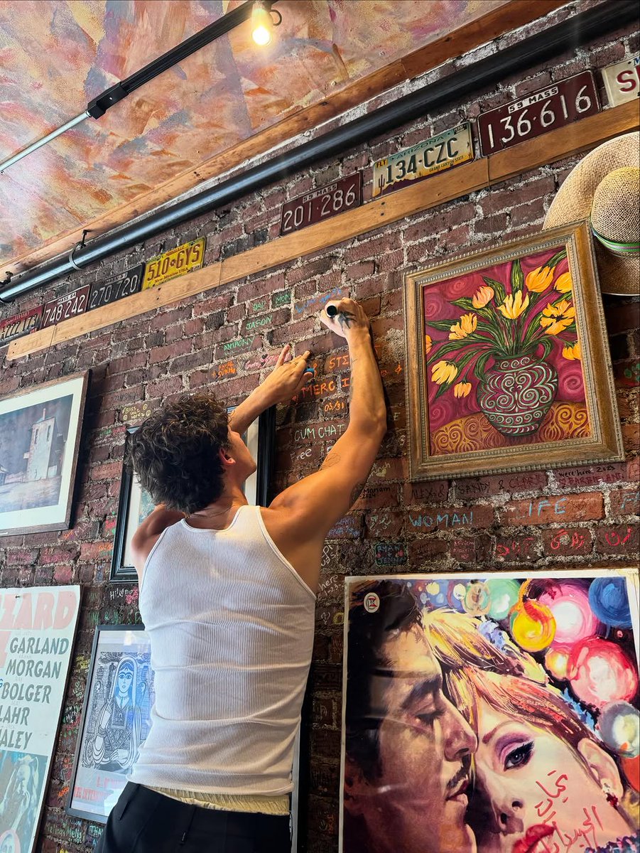 ❗ shawn mendes and his friends/team visited the Brookline Lunch, a Palestinian-owned Cambridge diner known for its knafeh and baklava pancakes 🇵🇸🇵🇸