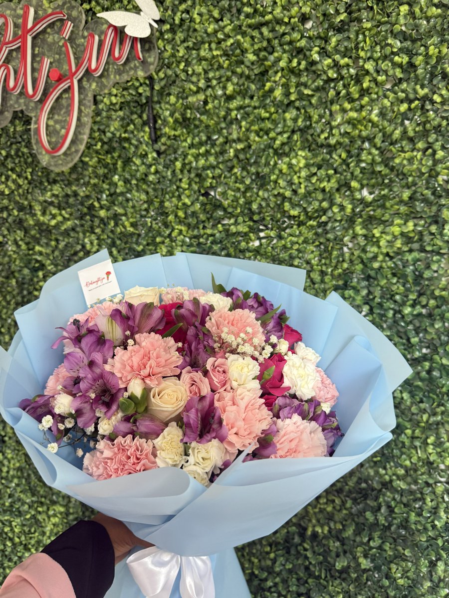 DatenightJm's tweet photo. Happy weekend 🌻💐 https://t.co/Lt2UQmYgG8