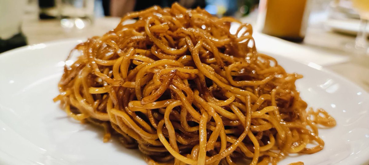 なんの具も入ってない焼きそばだけど最高のおつまみでした🤩