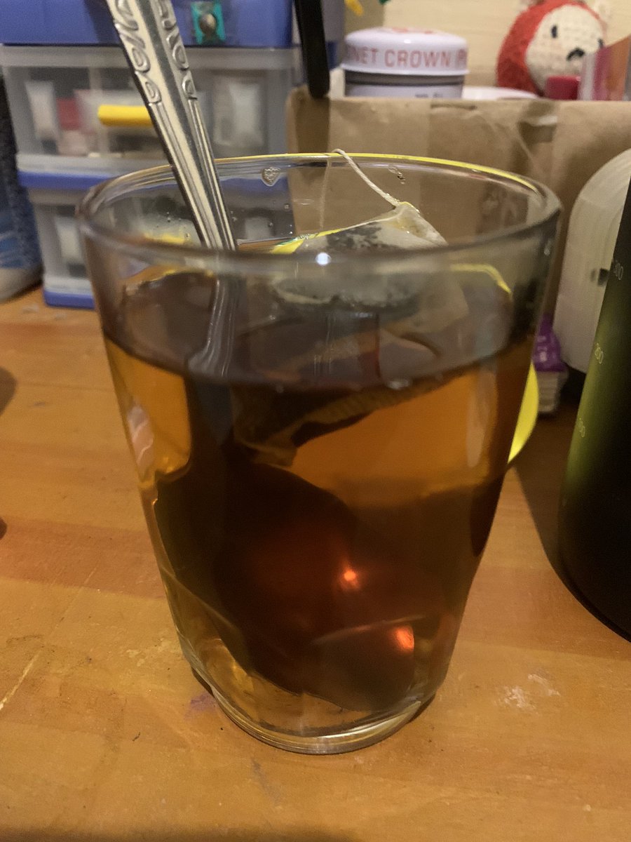 rasa teh anget di rumah Ulul selalu lebih enak dari yg dibikin sendiri💙✨