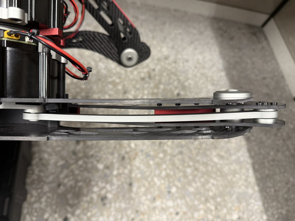suren_at's tweet image. weekend update: the first broken leg; 7075 aluminum and carbon fiber bent like it was nothing.

This one really hurts 😞

Anyway, we move forward~