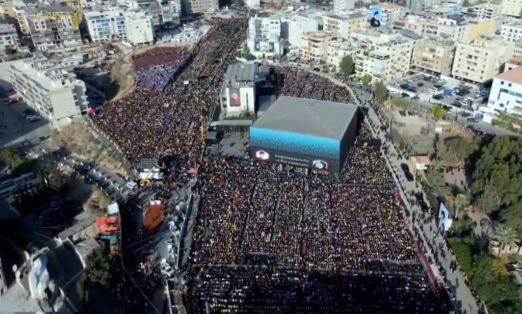 Nournour2002's tweet photo. فليُشاهد كل العالم، فإن أمة قائدها شهيد لن تهزم، وستستمر في النمو عبر الأجيال.
لن تسقط رايتنا.

#أنا_على_العهد_يا_نصرالله https://t.co/X1igQU7C4R
