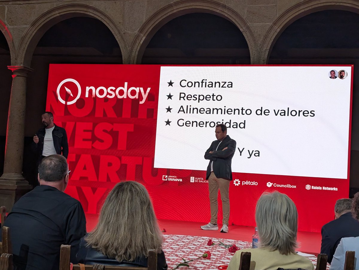 Presentación 🔝👌🏼 de <a href="/danielramosl/">Daniel Ramos 🍍</a> y <a href="/dei_biz/">David Pardo</a> sobre la historia de <a href="/Corunet/">Corunet by SNGULAR</a> 👌🏼👌🏼 #nosday25