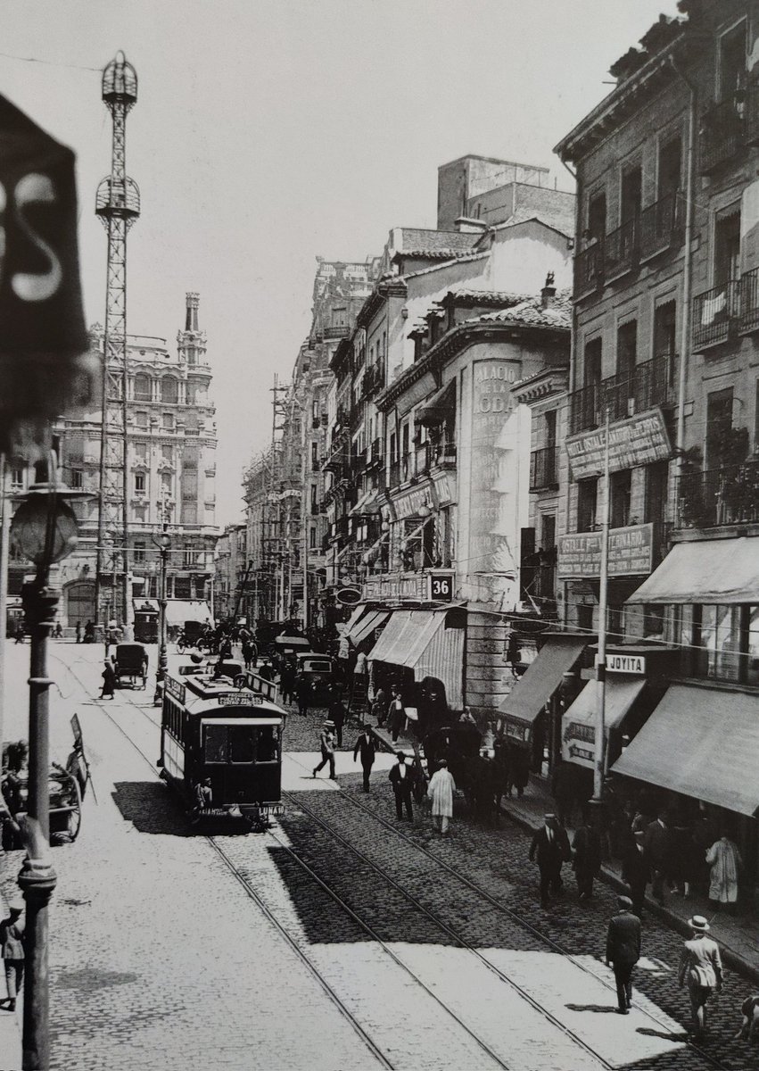 La calle Montera de Madrid en 1921.