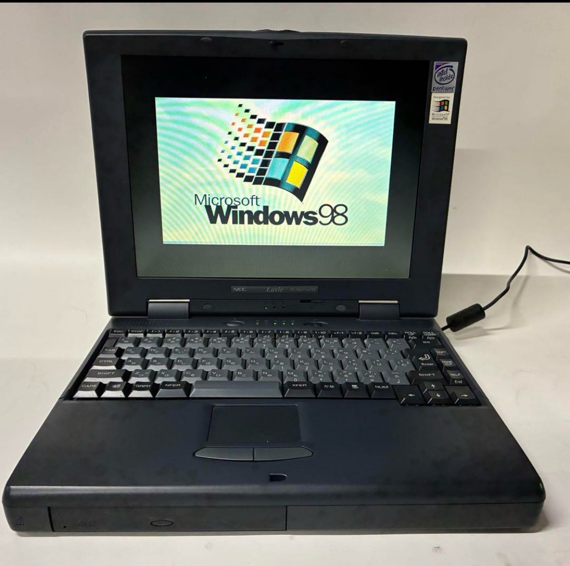 Windowsノート本体 Windows8 Lenovo，Windows 8タブレット「ThinkPad Tablet 2」を解説