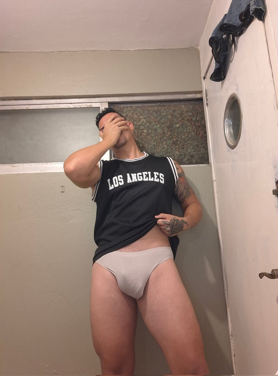 menundiespotter's tweet photo. Aquí amamos a los hombres que se atreven a usar #trusa y presumir su exquisito #bulto como @Andresc96394703 😏🩲🔥
El morbo se comparte, no se esconde…
Así que cuéntanos: ¿qué trusa usas hoy? Respóndenos con foto 👀

#TrusaHot #SlipGame #ProvocaciónPura
💾 RT si aceptas el reto https://t.co/iojw3sFAGS