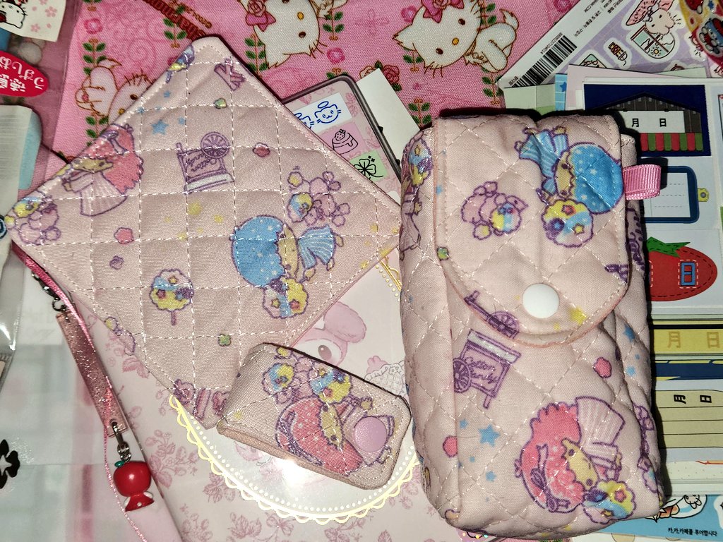 🐿10월 커미션🐿
길냥이/임보냥밥벌이 커미션
#rt추첨 으로 1명 커미션 해드려요!
다이어리커버/여권커버/필통/티코스터/카메라파우치/카드지갑/테이블매트/반지갑/닌텐도커버/파우치 등
#산리오원단 #재봉커미션 #산리오
#고전원단 #고전애니 #커미션
타래의 오픈채팅으로 문의해주세요!
(예시사진)