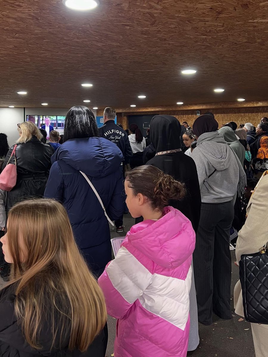 Aujourd’hui s’achève la campagne Ordival2025 à #ivrysurseine 
💻Depuis 13ans, ce dispositif offre à chaque élève de 6ème un outil pour apprendre, réduire les inégalités et se préparer au numérique de demain
🙏Merci aux agent·es du département mobilisé·es pour cette distribution