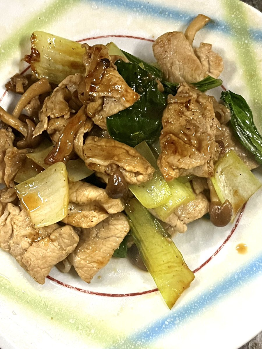 bemybabyyou's tweet photo. 今宵は、真鯛の野菜餡掛けと豚ロースの炒め物😋
親とのシェアで、真鯛1/4身、豚ロース100g程取り残りは親の方へ...
鯛の方は半身で作り、豚ロースは340gで作った😄
コールスローも作ったが撮り忘れた😆
#おうちごはん https://t.co/Cpjd7hsMQQ