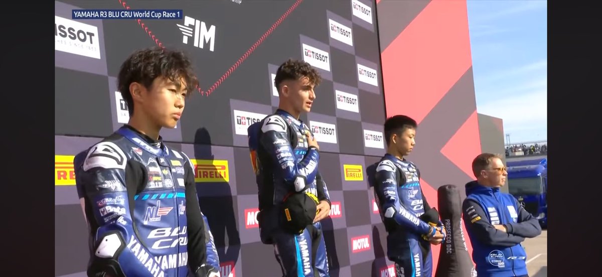 youtube.com/live/lh1cUdNmN…

🇯🇵 久川鉄平選手、素晴らしいリカバリー走行！ ダブルロングラップペナルティで大きく順位を落としたものの、そこから2位フィニッシュまで挽回👏 ペナルティは残念でしたが、諦めない走りで見事な結果を掴みました💪 明日のRace2も頑張れ！🏁

#エトワールサポートライダー