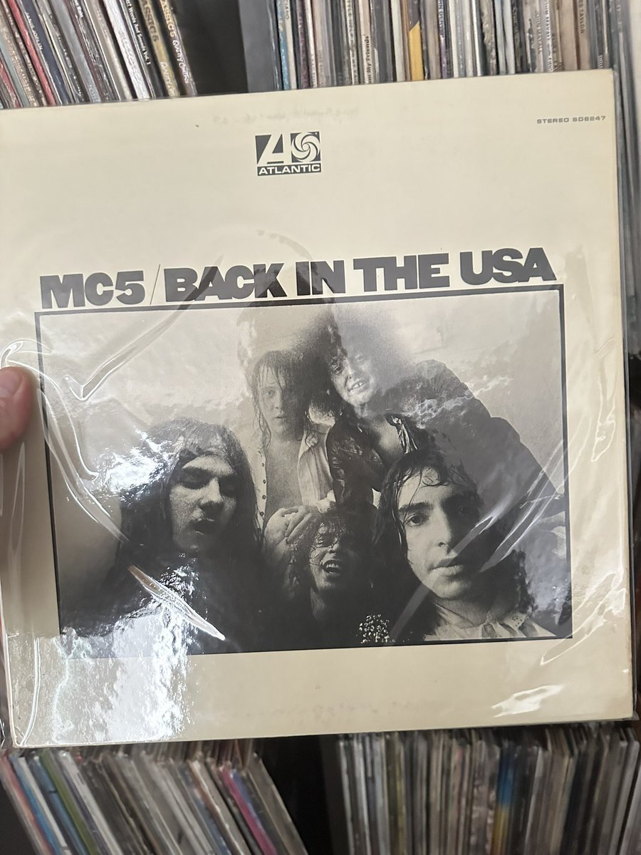 LesPurves's tweet image. #NowPlaying MC5’s Back in the USA (1970). It swapped raw Detroit chaos for tight proto-punk precision. Produced by Jon Landau, it’s stripped down, fast &amp;amp; fierce—an early blueprint for punk, its influence on future generations is undeniable. #MC5 #Punk #vinyl