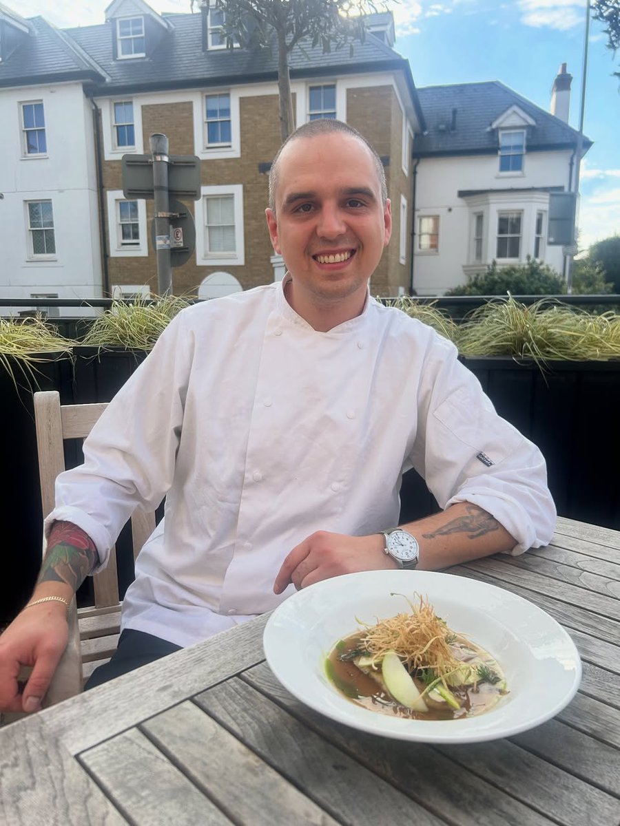 thealbertKT2's tweet image. Head chef Bart with one of his incredible new autumnal creations ➡️ Smoked mackerel with dill broth, sour cream, crispy leeks, pickled apple &amp;amp; Avruga caviar 🐟 try our new autumn menu this weekend!🍁

#autumnmenu #youngspubs #headchef #kingston #thealbert #pub #restaurant #london