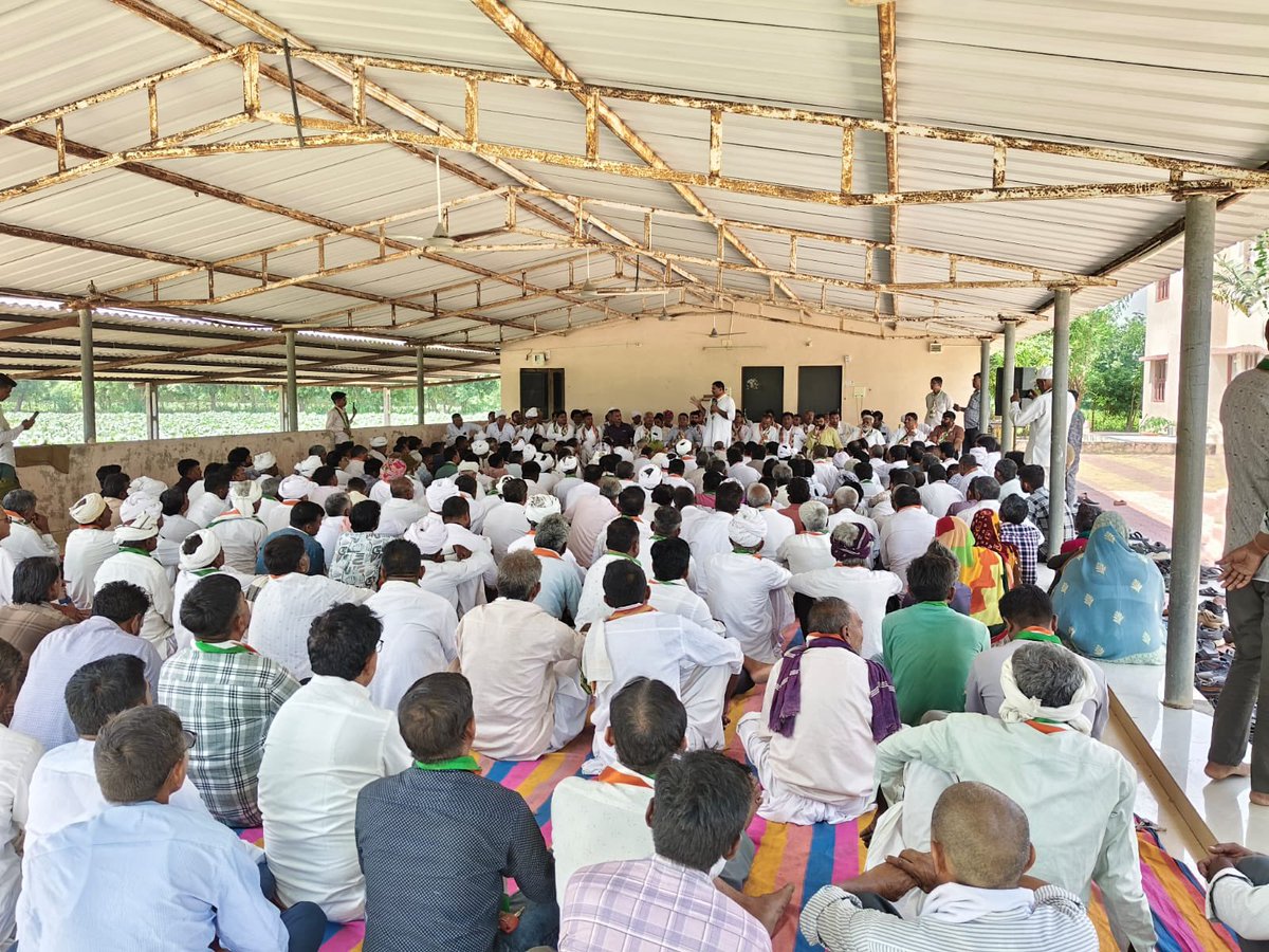 GulabsinhRajput's tweet image. कांकरेज विधानसभा में कार्यकारिणी की  बैठक हुई, वोट चोरी, महंगाई, बेरोजगारी आदि मुद्दों पर चर्चा की गई। कांकरेज विधायक @AmrutThakorINC जी , तालुका कांग्रेस कमेटी के अध्यक्ष गोपालसिंह सोलंकी आदि पदाधिकारी व कार्यकर्ता बड़ी संख्या में उपस्थित थे।@INCGujarat