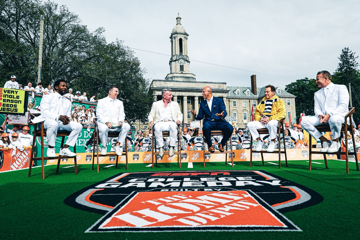 PennStateFball's tweet image. Always a pleasure, @CollegeGameDay 🤝