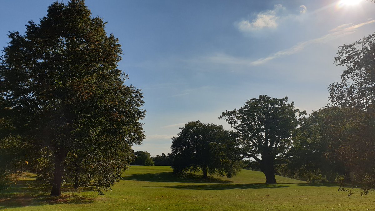 JosephSpear's tweet photo. Thanks Felix.
Christchurch Park Ipswich looking splendid today in the late summer afternoon sunshine. 
https://t.co/ctsOuU3AuN https://t.co/I0wMqcsWk0