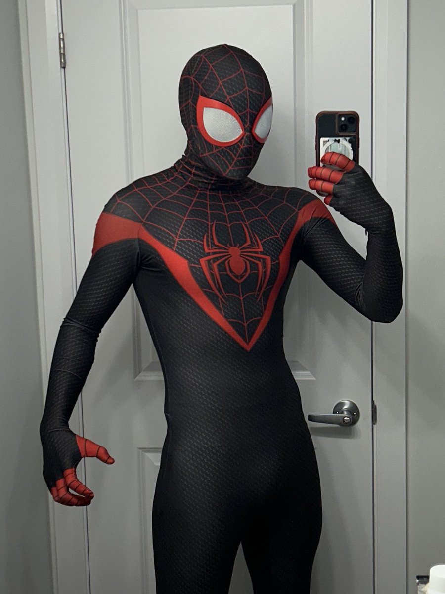 Not my normal outfit choice but i’m filling in for a superhero party who needs an extra spidey, feeling like the TASM2 game rn!
