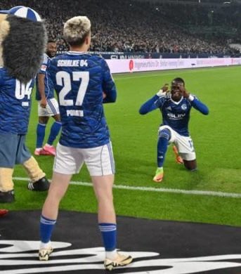 Ich brauche dieses Bild unbedingt als Wallpaper  
<a href="/s04/">FC Schalke 04</a>