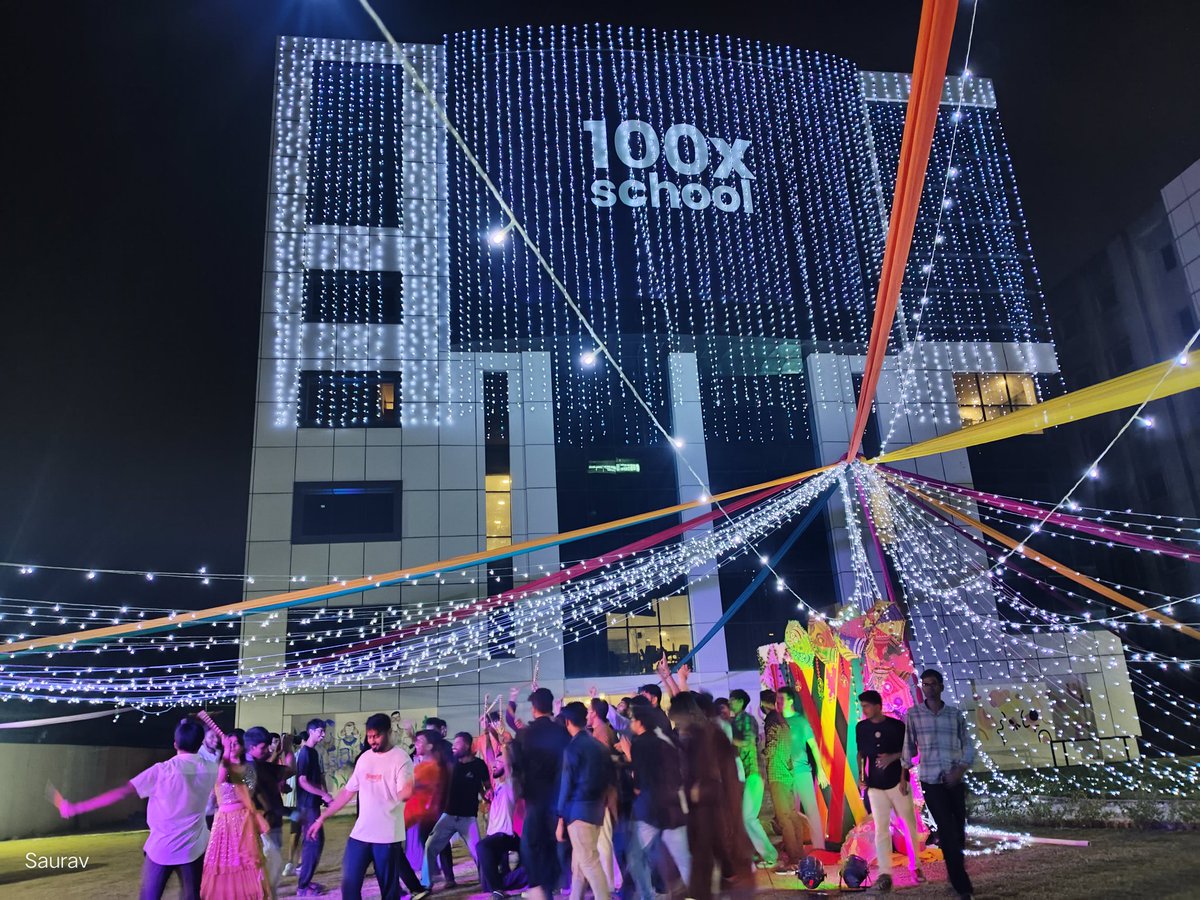 saurav_twts's tweet image. The energy tonight at @100xSchool is unreal — garba meets bhangra! 💃🕺 #Garba #Bhangra