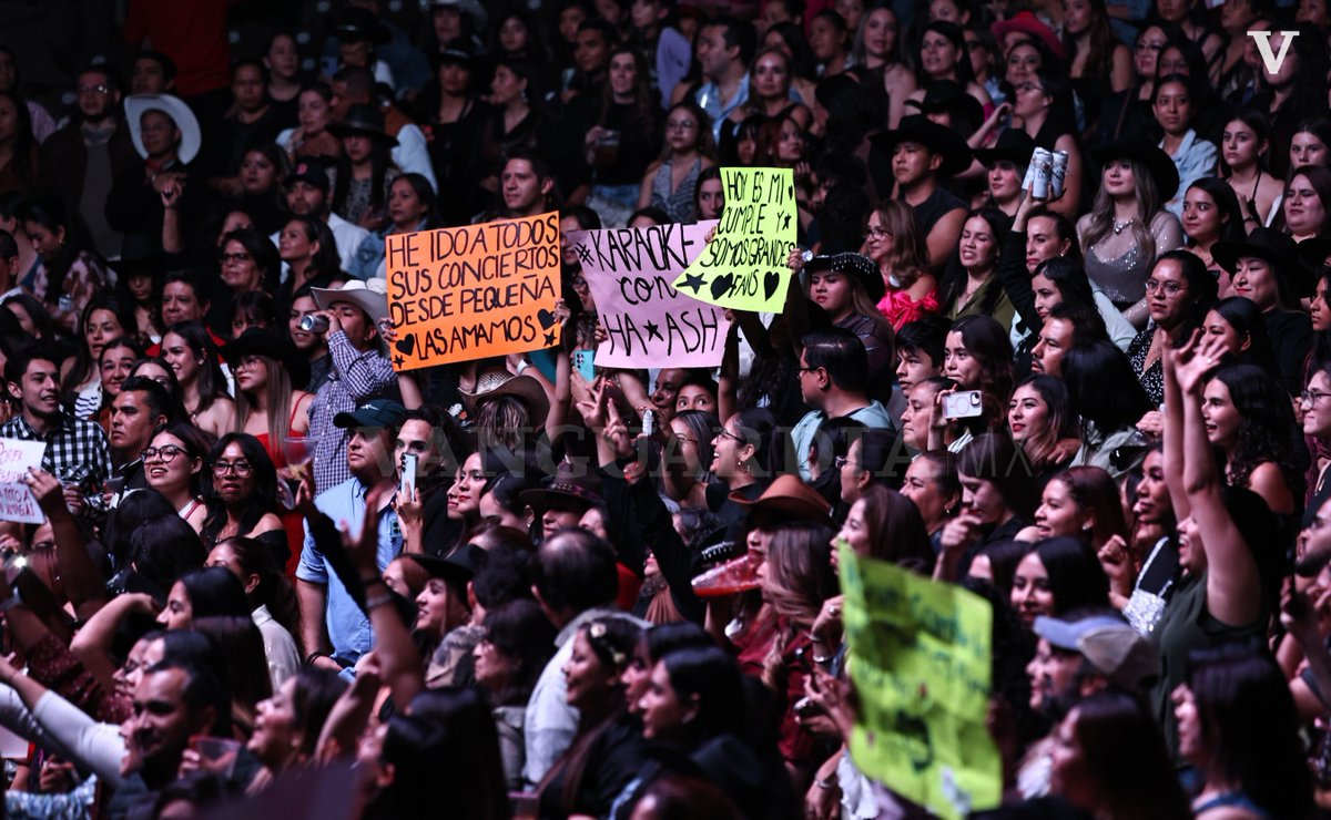 vanguardiamx's tweet photo. 🤟 ¡El dúo de las hermanas HaAsh (@haashoficial) llegó con todo a #Saltillo! 😍❤️
Cada canción se convirtió en un himno que vibró por toda la ciudad y los miles de fans se volvieron locos anoche. 🎵🤩
🔗 Más información en nuestra biografía.
#Música #Coahuila #HaAsh #Amor #Show https://t.co/QJEUyARid2