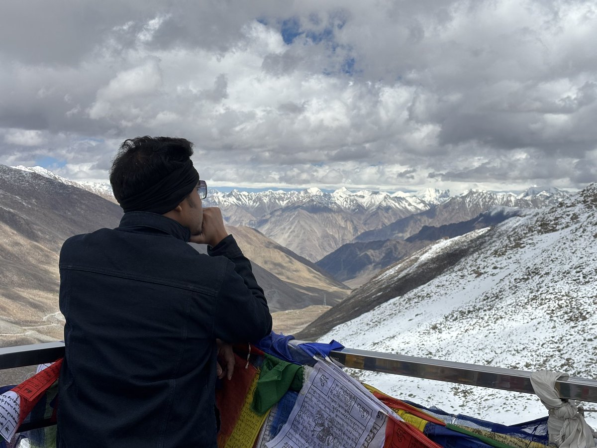 এটুকুই জীবনের চাহিদা, আমরা খুব অল্প সময়ের জন্য পৃথিবীতে আসি, যে কটা বছর আছি গোটা বিশ্বটাকে দেখে যেতে চাই নিজে চোখে। আমাদের গড় আয়ুর তুলনায় গোটা পৃথিবীর আয়তন লক্ষ কোটি গুণ বেশি, ফলে হাতের সময় কম। তাই সময় নষ্ট না করে ঘুরে বেড়াও, গোটা জগৎটাকে দেখতেই হবে
#HappyWorldTourismDay