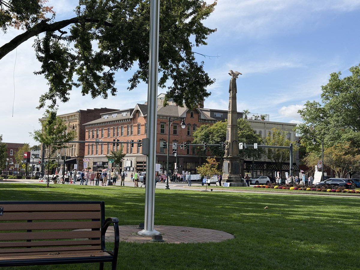 mcwebste's tweet image. Note how the boomer retirees have figured out how to space themselves all around the intersection and make 50 bored seniors look like a groundswell of support