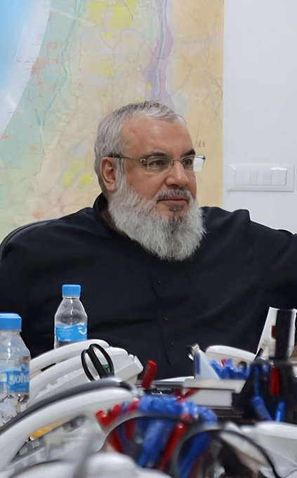 ليتك أخذت من عمري وعشت ياسيد شهداء الأمة...💛
#انا_على_العهد