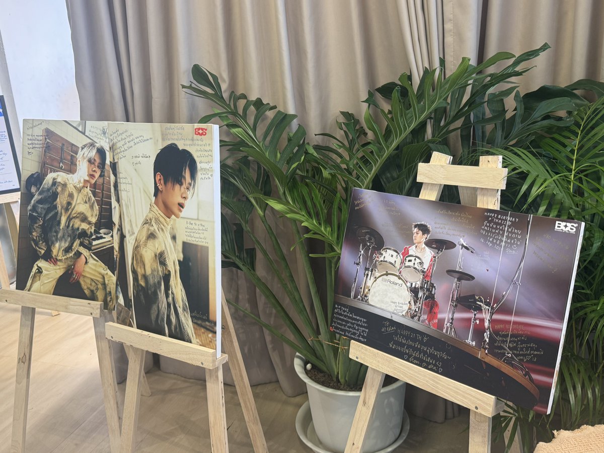 mindho_'s tweet image. วันนี้อยู่ยาวๆที่งานเพราะ
รอเป่าเค้ก❌
เล่นกับเด็กๆเพลิน✅
งานน่ารัก บรรยากาศก็น่ารัก แถมมีเด็กคอยเอน(?)ให้ตลอดทั้งวัน ส่วนเต็มเต็มนั้น ดีดแค่ไหนให้วิดิโอบรรยาย😆

#THAIchayanon  
#21stShiningTHAIstory