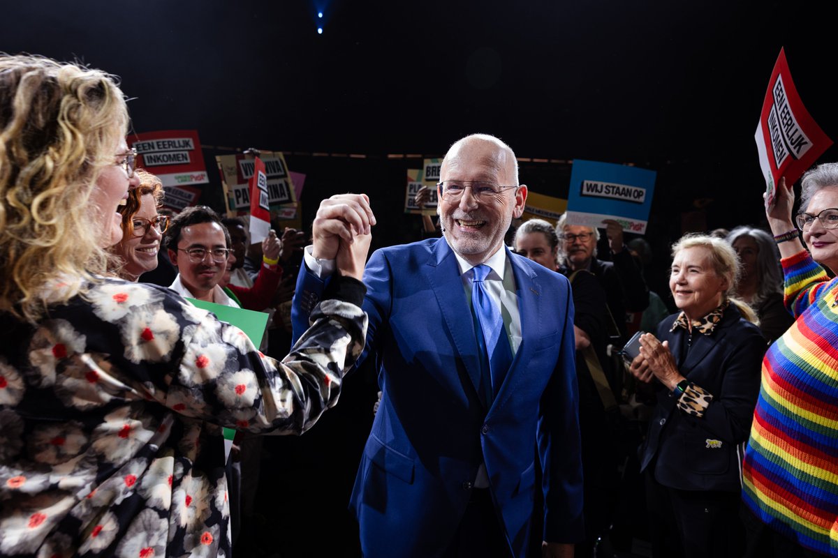 F__Timmermans's tweet photo. Een geweldig congres, wat een energie!

Mensen hunkeren naar een sterker en socialer Nederland. Wij zijn het enige alternatief om dat voor elkaar te krijgen. 

Op 29 oktober laten we zien dat de sociale meerderheid samen vooruit wil. Het kán, als we schouder aan schouder staan. https://t.co/VxzuFALXdO