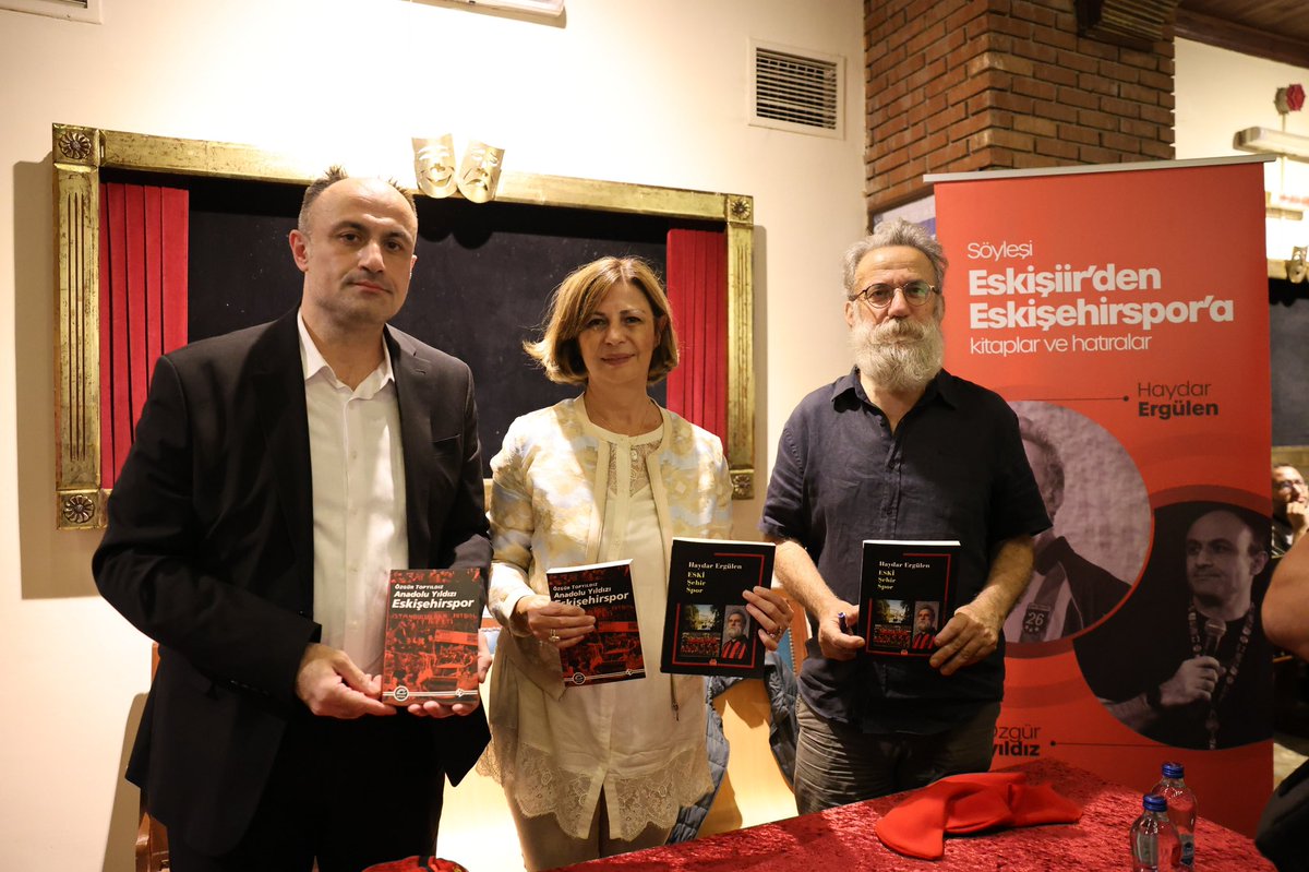 Bu şehirde doğan, yolu bu şehirden geçen, Kalabak Suyumuzdan içen birbirinden değerli isimleri hemşehrilerimizle buluşturmaya devam ediyoruz.

Bugün de Tepebaşı Sahnemizde Eskişehir ve Eskişehirspor aşığı Sayın Haydar Ergülen ile Sayın Özgür Topyıldız’ı ağırladık. Hem