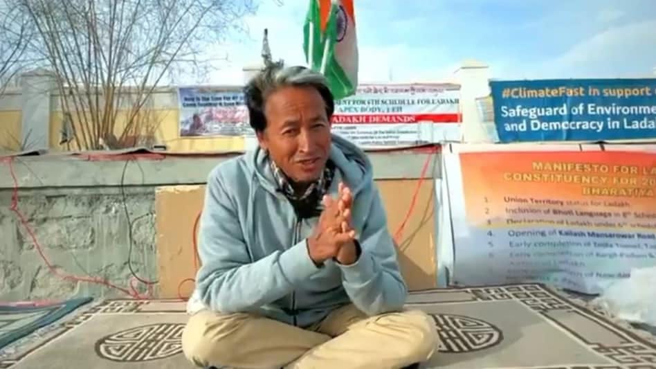 ये कायरता पूर्ण कदम साबित करता है मोदी सरकार तानाशाह और निरंकुश हो चुकी है। 

अपनी ज़मीन, रोज़गार और पहचान की लड़ाई लड़ना कब से देशद्रोह हो गया? 

@azadsamajparty सोनम वांगचुक व लद्दाख की जनता व उनकी मांगों के साथ खड़ी है। अब लद्दाख की लड़ाई देश की लड़ाई है! 

#FreeSonamWangchuk