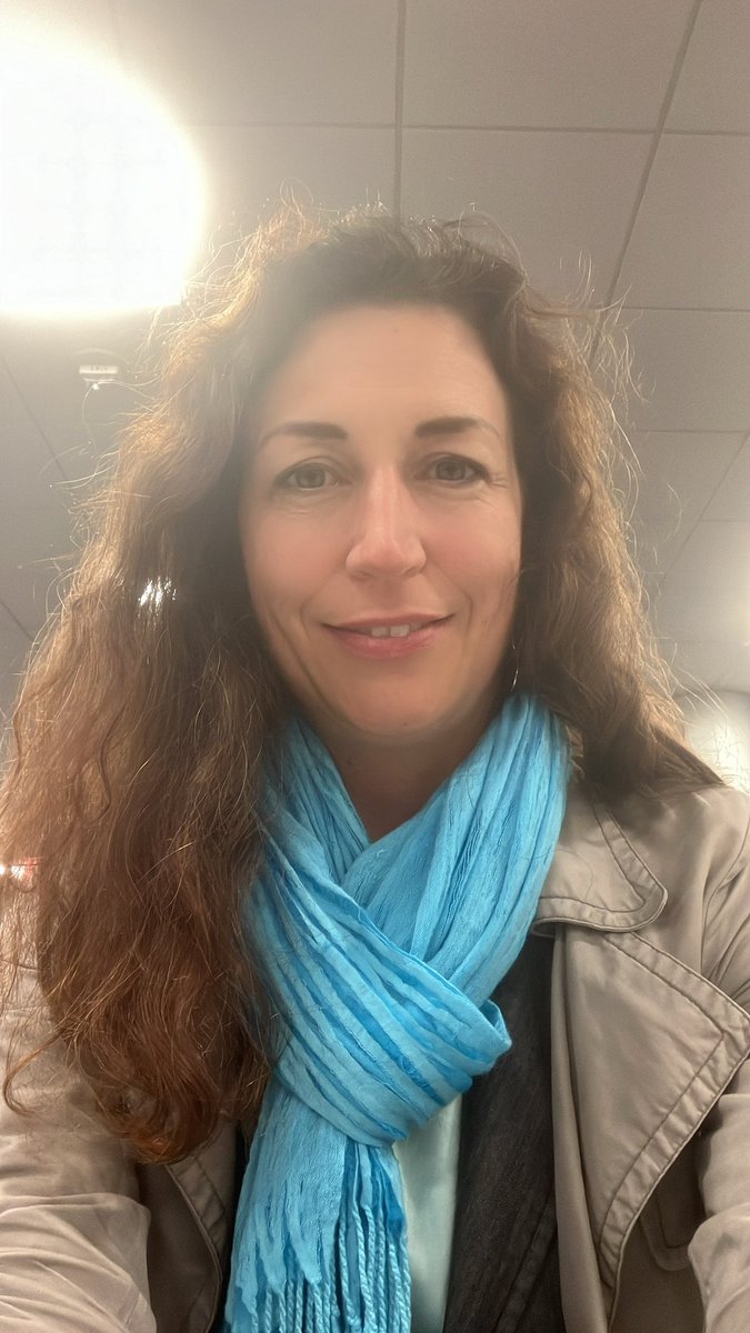 Hey, here in Toronto it’s time to put on a scarf 🍂 How’s the weather where you are?