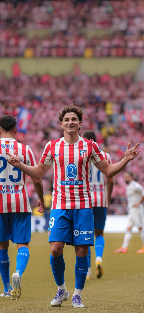 rubennatm's tweet photo. El mejor jugador del mundo Julian Alvarez 

Otra vez humillando https://t.co/l8QB91wUeu
